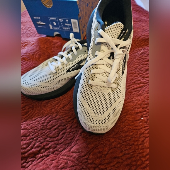 Brooks REVEL 6 running shoe - Picture 2 of 9